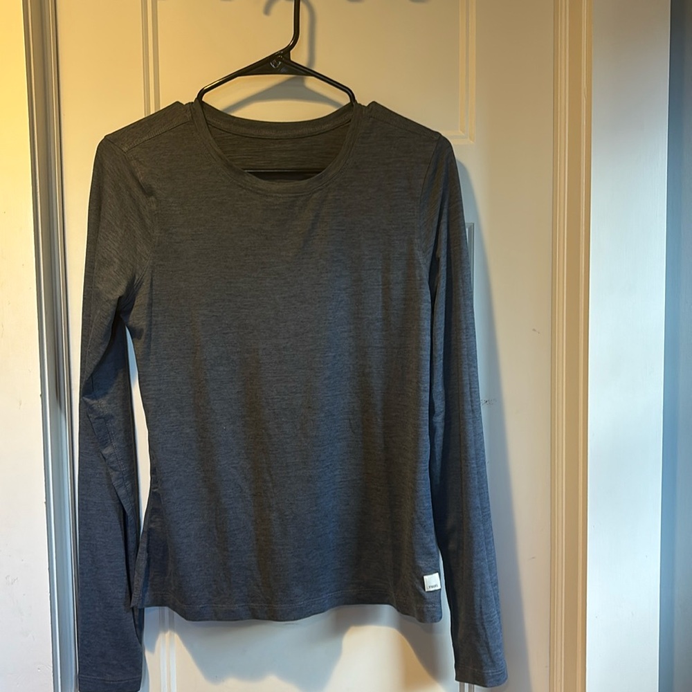 Vuori long sleeve t shirt M blue